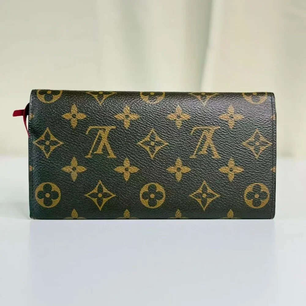 Louis Vuitton Monogram Canvas Wallet with Classic LV Logo Design - Picture 3 of 7